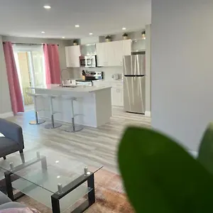 Entire 2 Bedroom Downtown - U2 , Kitchener Canada